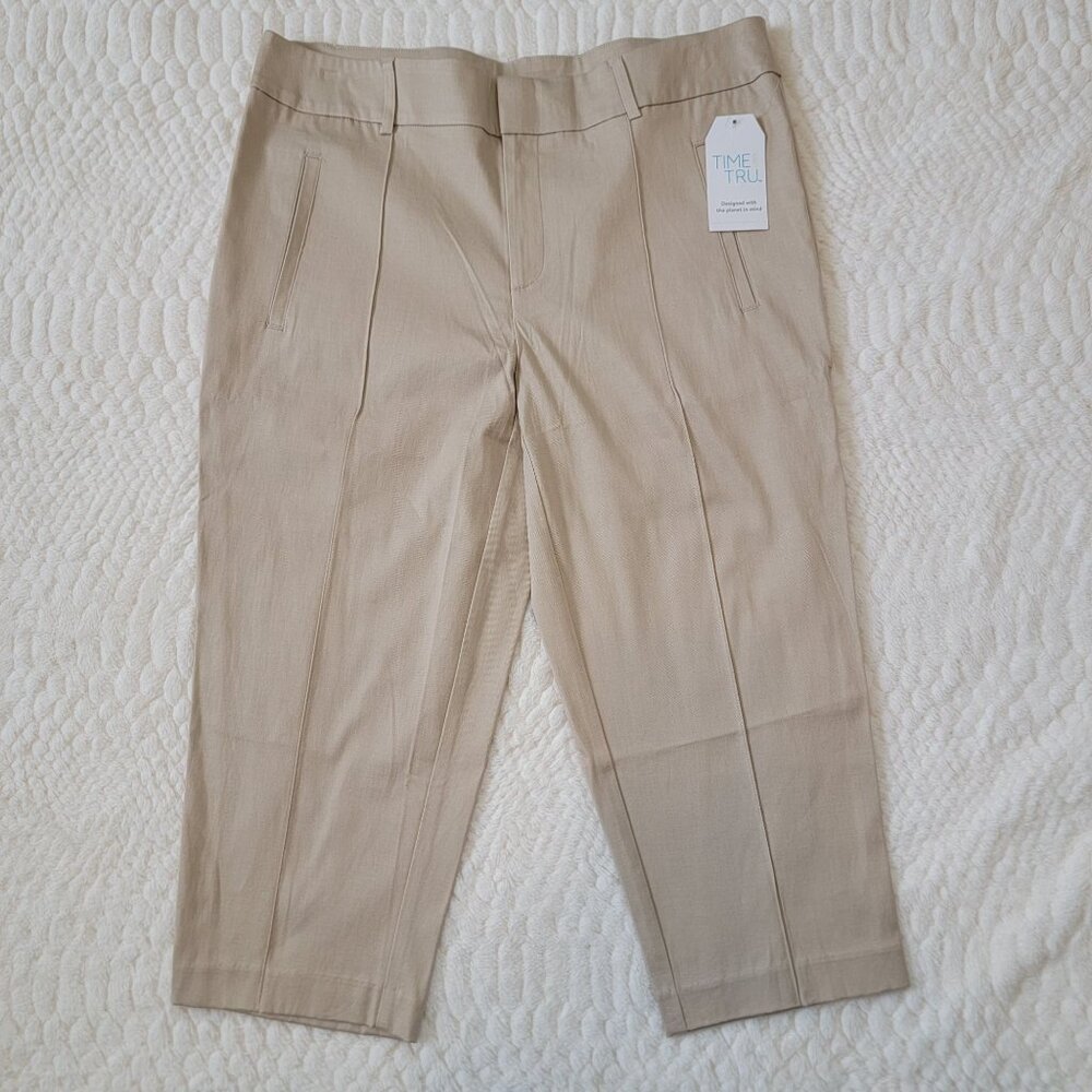 Women's Capri Pants NEW Size 16 #779